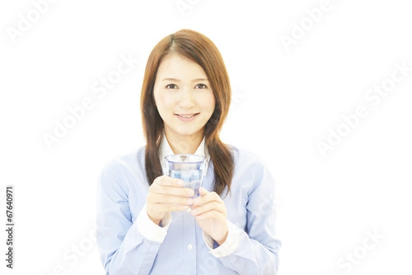 Fototapeta 水を飲む笑顔のＯＬ