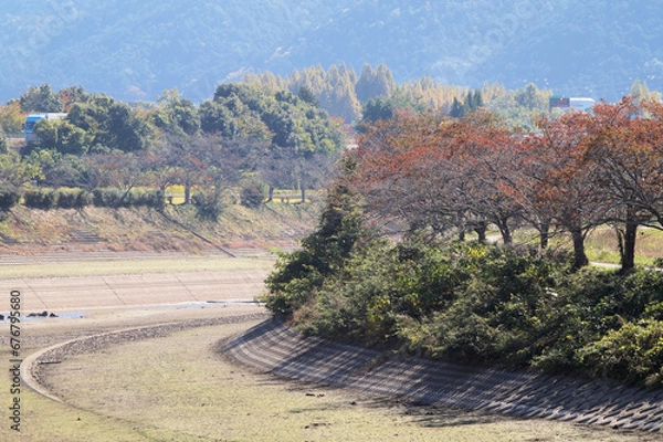Fototapeta 秋の篠山川　JR丹波大山駅付近　丹波篠山市
