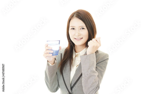 Fototapeta 水を飲む笑顔のＯＬ