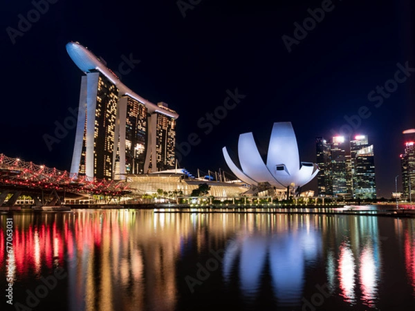 Fototapeta SINGAPORE - 2022 July : Night view at Marina Bay Sands Resort complex in Singapore. Luxury hotel and most expensive in world standalone casino property is main tourist attraction at 