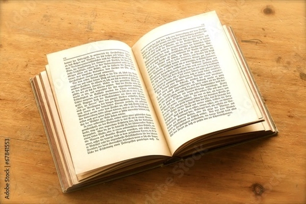 Obraz buch auf Holztisch