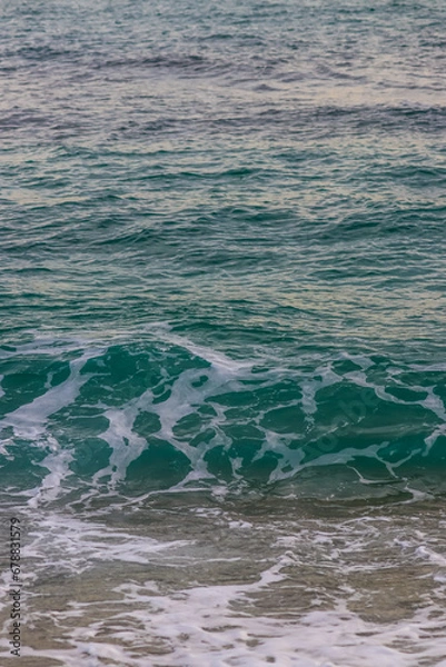 Obraz Una ola en la orilla del mar color turquesa