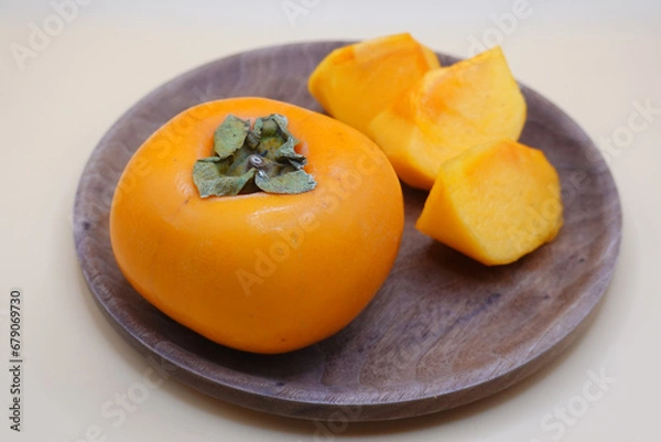 Fototapeta お皿の上の種無し柿