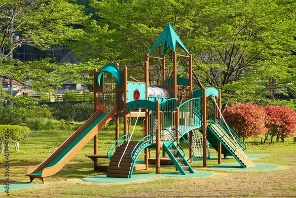 Obraz 無人の複合遊具