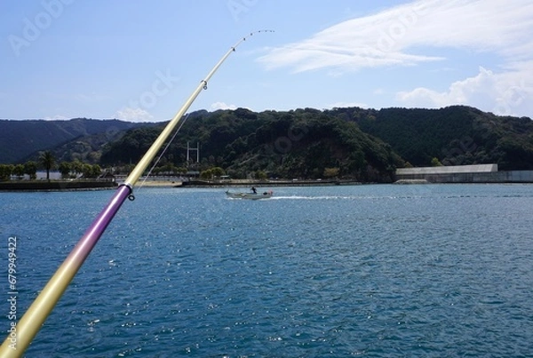 Obraz 漁港で魚釣りの竿を出す