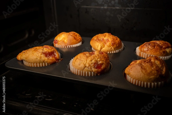 Fototapeta オーブンで焼きたてのマフィン