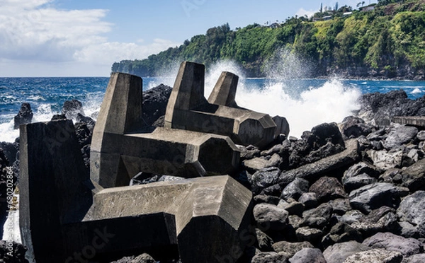 Fototapeta Hawaii huge wave breakers with big splashes over cliffs