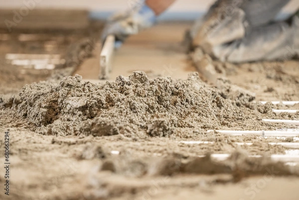 Obraz efficient underfloor heating solution: expertly laid screed for superior comfort