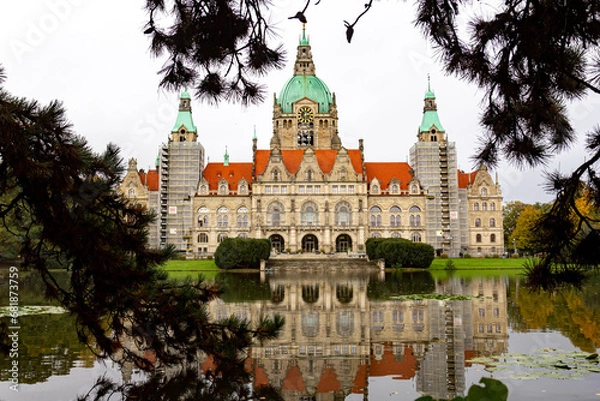 Obraz New Town Hall of Hannover city with reflecting and trees around. Lower Saxony, Germany