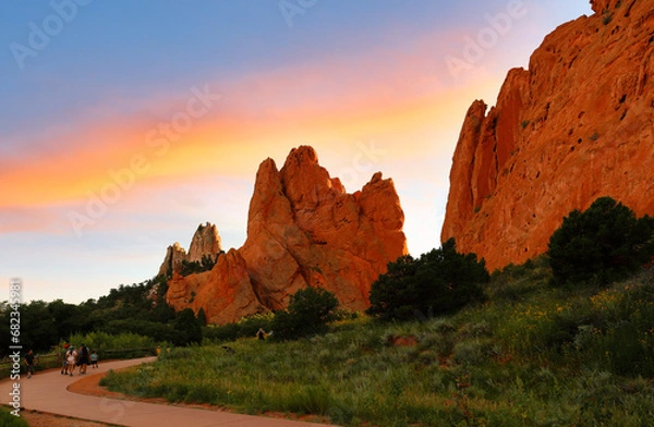 Obraz Tourists at trail of Garden of the Gods at sunrise. Garden of the Gods is a 1,341.3 acre public park located in Colorado Springs, Colorado, USA