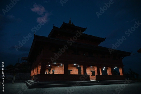 Fototapeta ネパールのポカラにあるサランコットの丘に建つ寺院