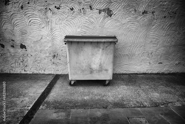 Obraz Old garbage container