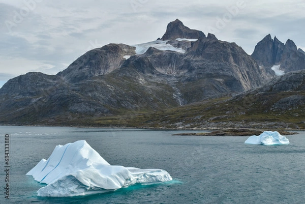 Obraz Icebergs in Prince Christian Sound and low glacier evidence indicates climate change in Greenland.
