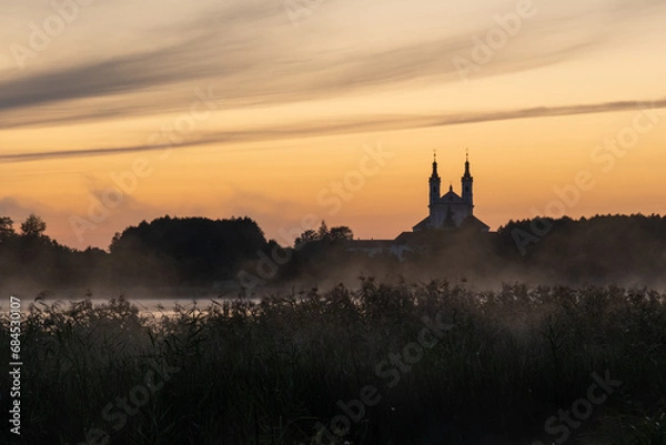 Obraz rankiem nad jeziorem