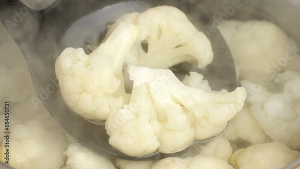Obraz Fresh cauliflower boiling in water