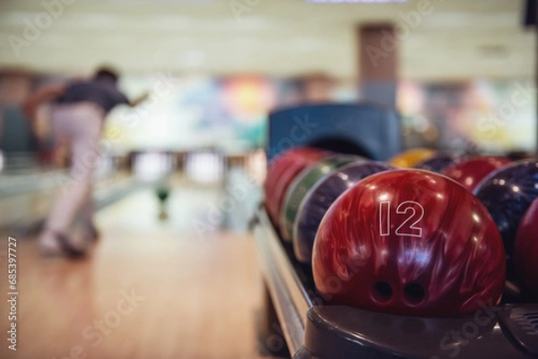 Obraz Man playing bowling