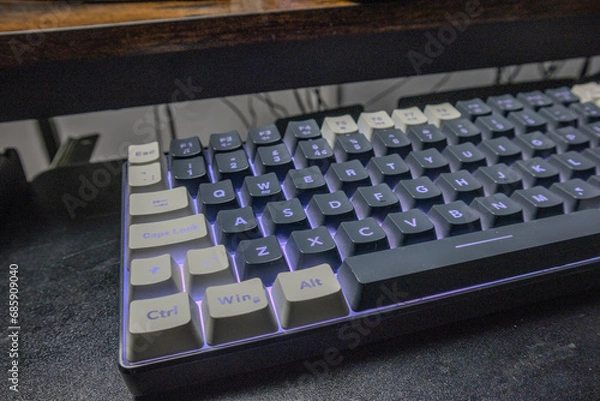 Obraz Wireless Illuminated Keyboard for Computers - Modern and Sleek Design with Backlit Keys in Low Light