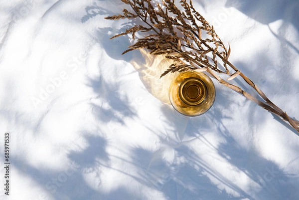 Fototapeta 白のファブリックと、ドライフラワー