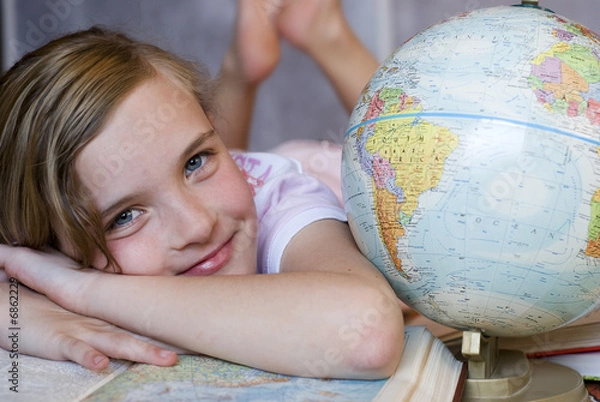 Obraz Girl with globe