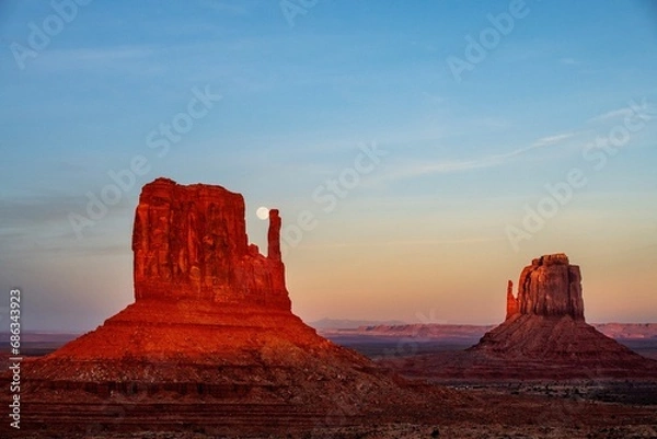 Fototapeta Moon rises between the thumb and mitten