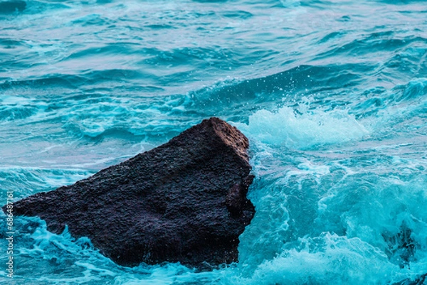 Fototapeta 바위에 넘실거리는 바닷물