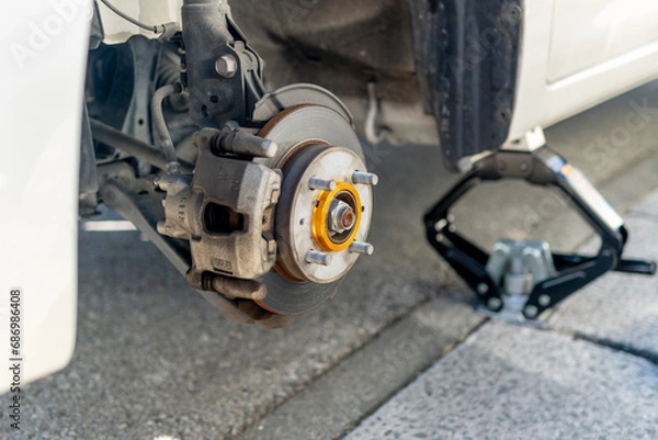 Obraz ジャッキで車体を上げ、自宅でタイヤ交換