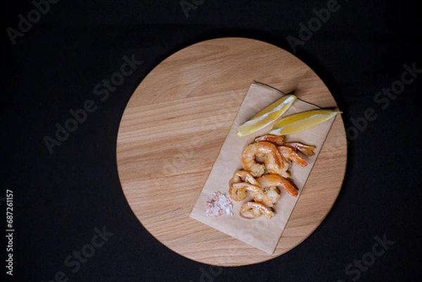 Obraz Fried shrimps with lemon