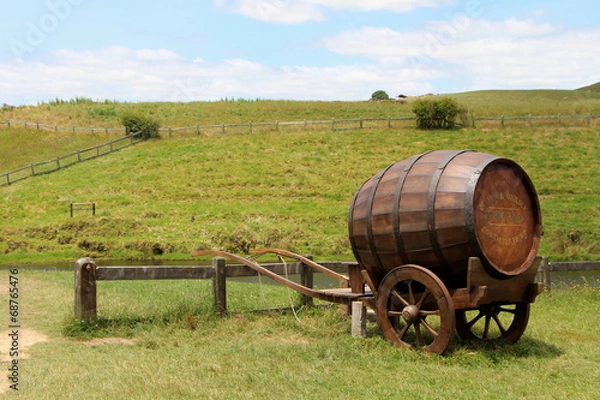 Fototapeta Fass auf Rädern