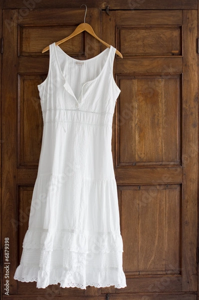 Obraz WhiteDressOnWardrobe