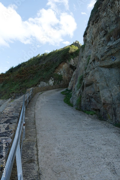 Obraz Belle perspective pour la remontée de la Plage Bonaparte dans les Côtes d'Armor en Bretagne, haut lieu de la Résistance, du débarquement, et du départ des aviateurs britannique et empreint d'histoire 