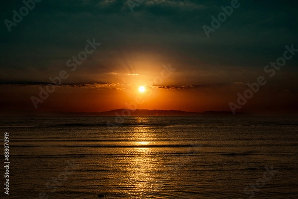 Fototapeta Tranquil Sunset Reflection on Calm Ocean Horizon