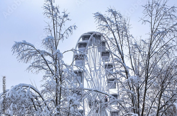Fototapeta Riesenrad mit Schnnebäumen