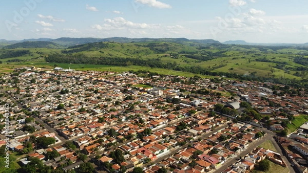 Obraz monte de casa vista de cima com drone