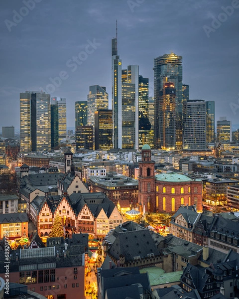 Fototapeta Frankfurt am Main city view with modern architecture and Romerberg