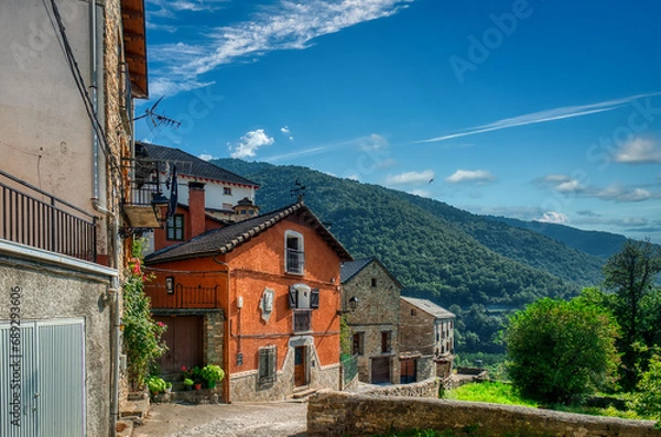 Fototapeta Linas de Broto is an Aragonese town belonging to the municipality of Torla-Ordesa, in the Sobrarbe region, province of Huesca, Aragon, and very close to the Ordesa and Monte Perdido National Park. 
