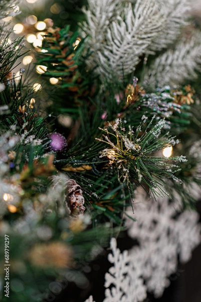 Obraz Christmas blurred background, pine branch with snow and beautiful white shiny bokeh. New Years. Airy atmosphere.