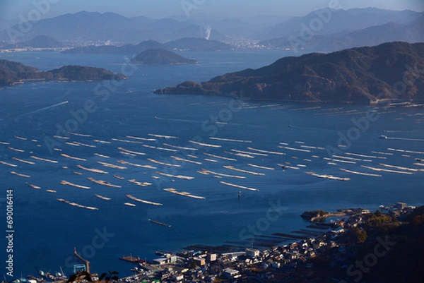 Obraz 瀬戸内海に浮かぶ牡蠣筏