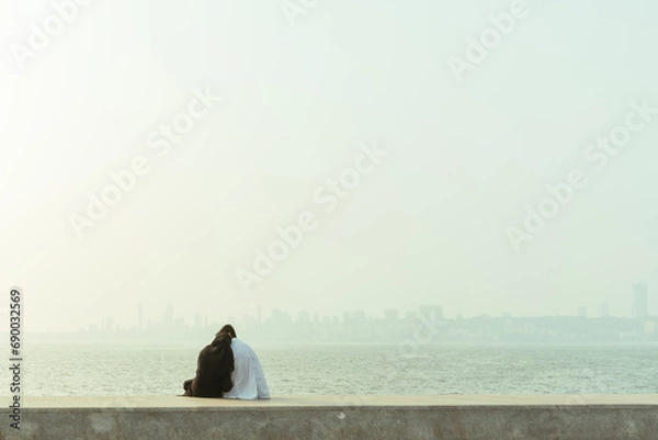 Obraz couple sitting on the beach