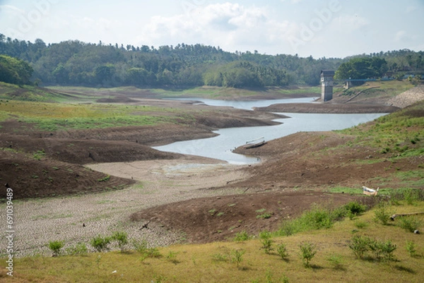 Fototapeta The El-Nino natural disaster caused one of the largest dams in Bali, the Palasari Dam, to experience the worst drought in history. The dam water receded and the land became dry and fragmented
