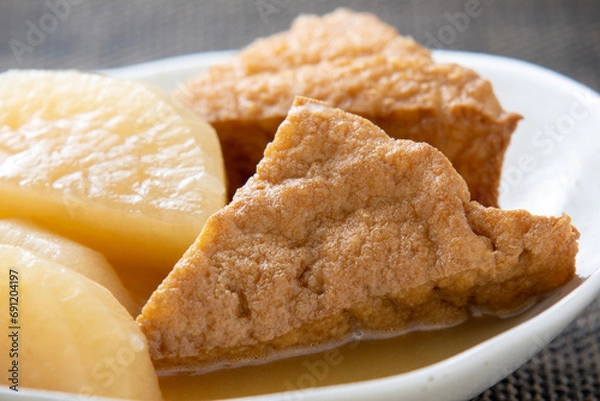 Fototapeta 厚揚げと大根の煮物。
