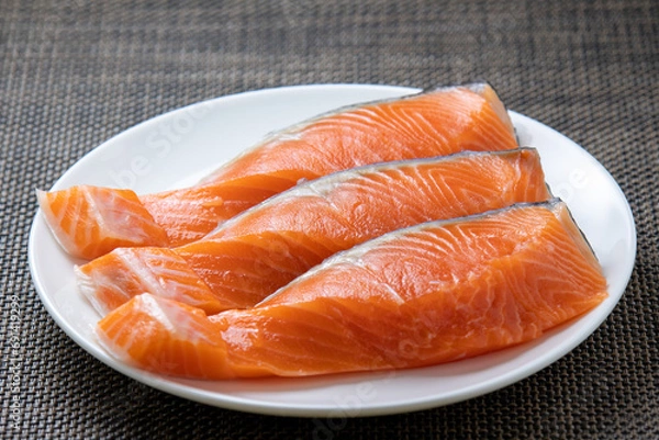 Obraz 銀鮭切り身、三切れ。
