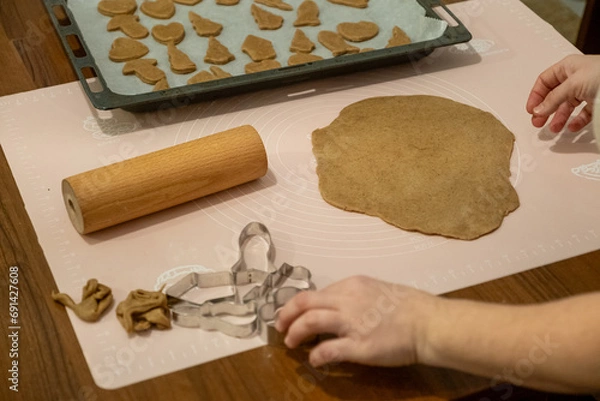 Obraz Piernik - Robienie pierników - Wyrabianie ciasta - Świąteczne jedzenie