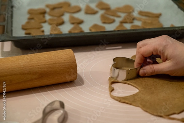 Obraz Piernik - Robienie pierników - Wyrabianie ciasta - Świąteczne jedzenie