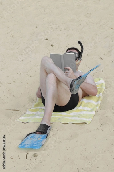 Obraz Man in flippers reads book