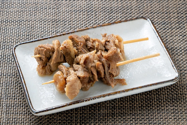 Obraz おでん単品、牛すじ肉串。
