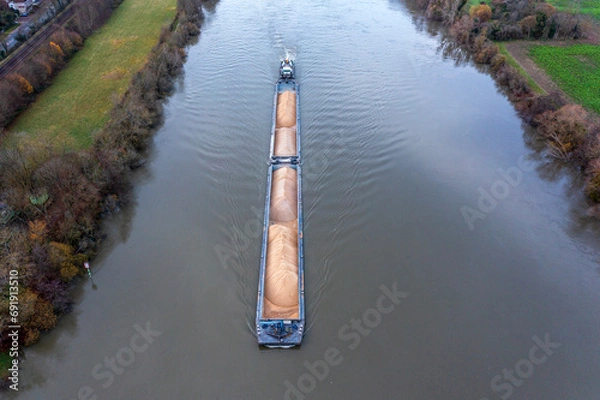Obraz Transport fluvial de sable sur la Seine.