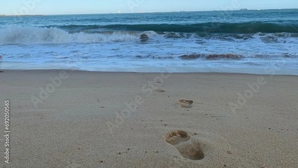 Fototapeta Footprint at the beach in front of the ocean.