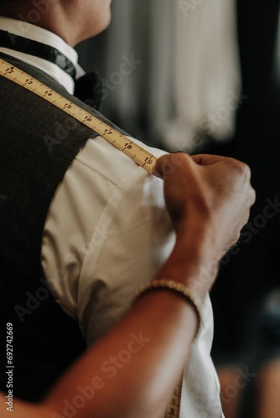 Obraz man measuring clothes