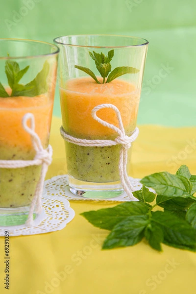 Fototapeta Two glasses of smoothie melon-kiwi