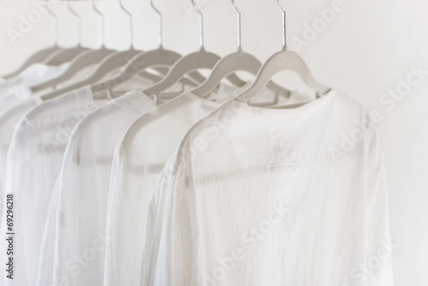 Obraz 白い服　白　リネン　麻　ハンガー